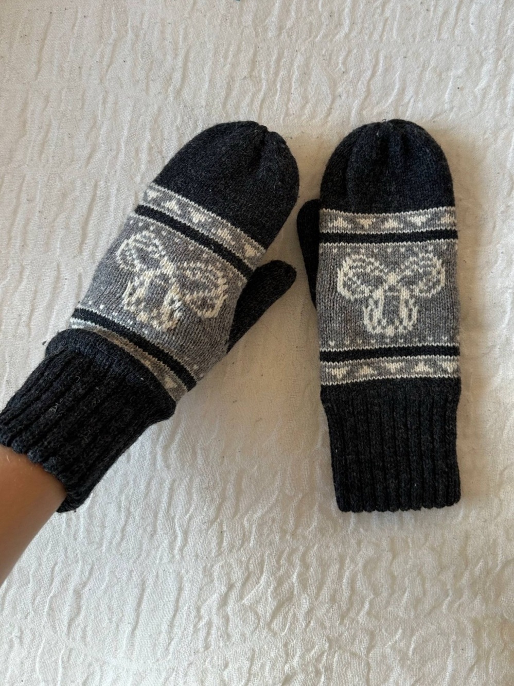 TNA Winter Black & Gray Patterned Mittens